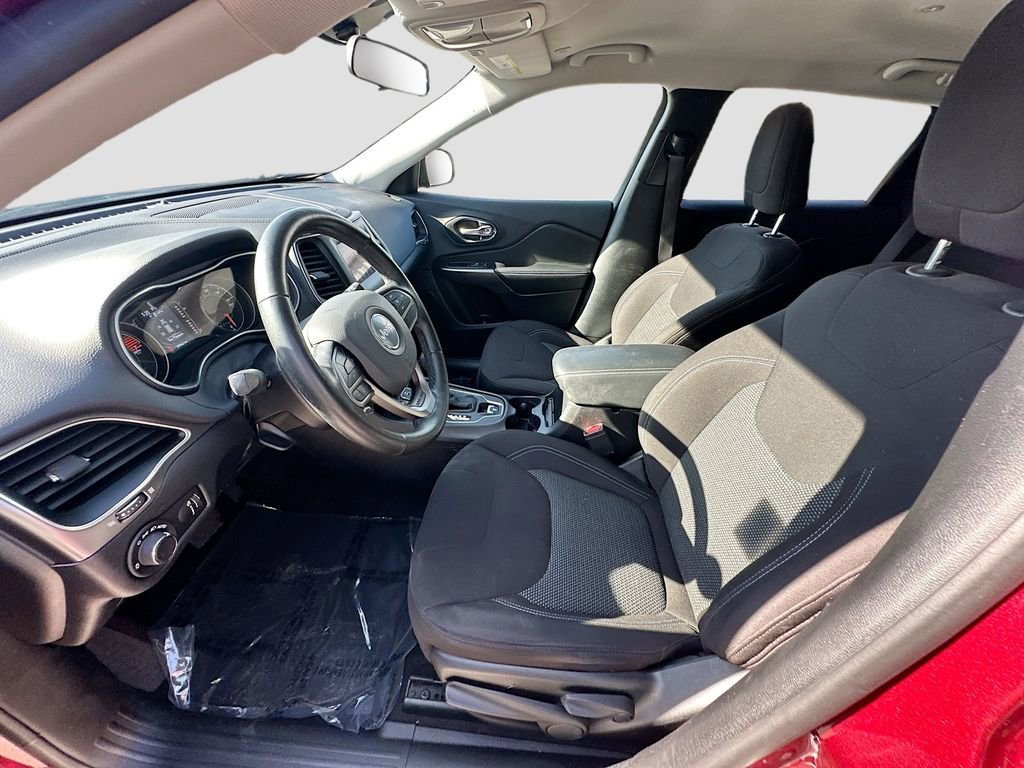 Used 2020 Jeep Cherokee Latitude w/ Cold Weather Group AWD/4WD image 20