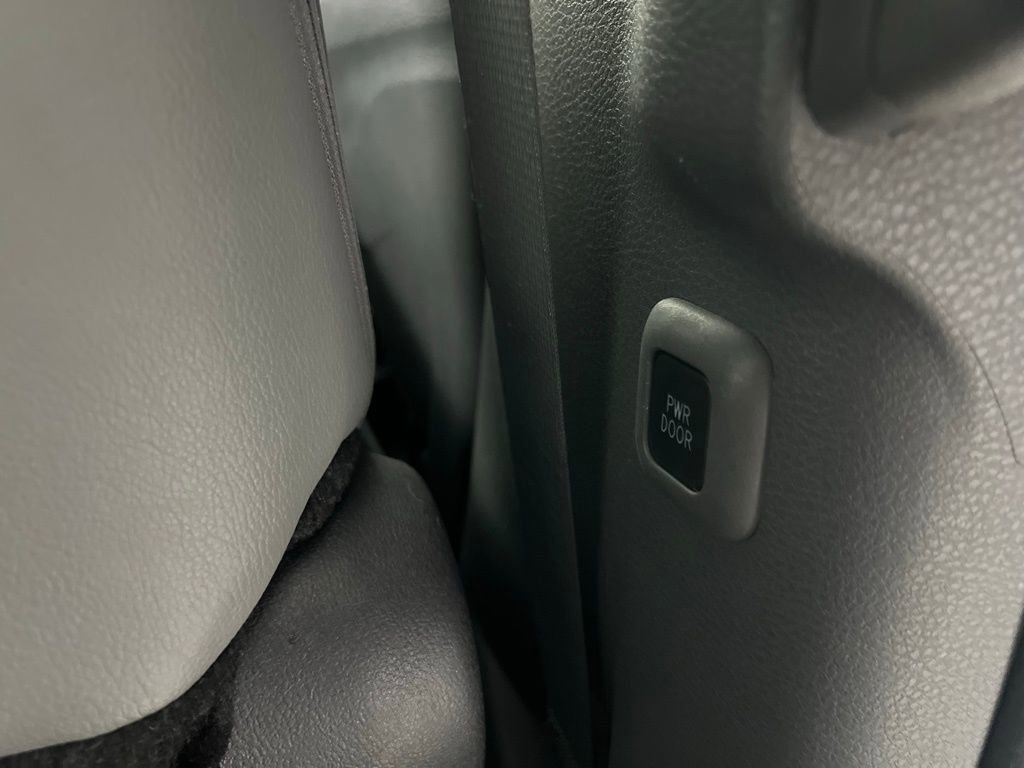 Used 2024 Toyota Sienna XLE image 30