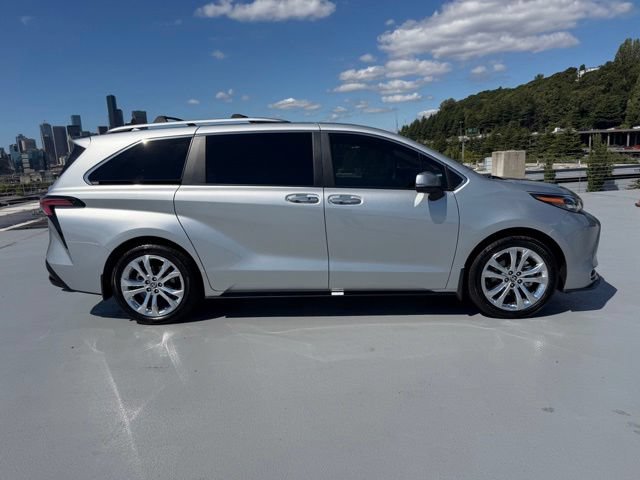 Used 2024 Toyota Sienna Platinum FWD video 2