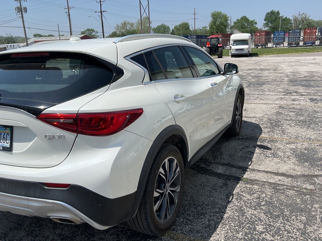 Used 2018 INFINITI QX30 Premium w/ Cargo Package image 4