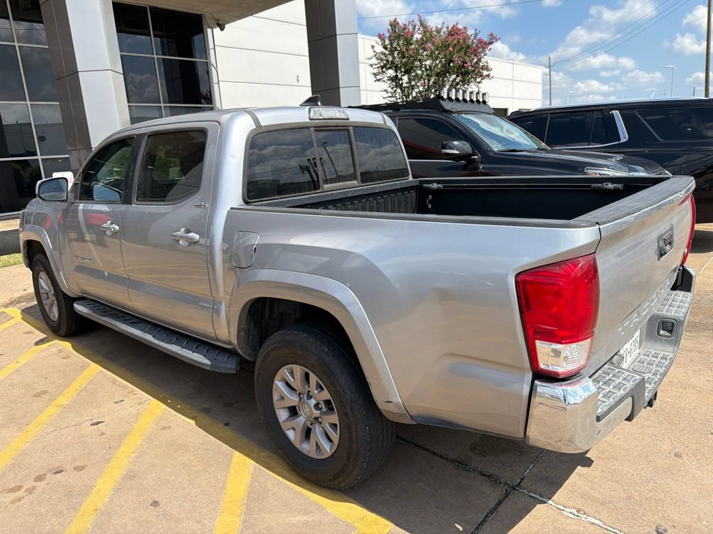 Used 2017 Toyota Tacoma SR5 w/ Tow Package RWD image 4