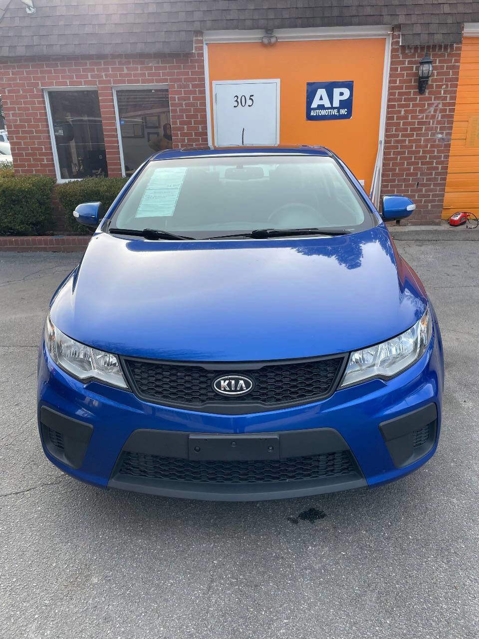 Used 2010 Kia Forte Koup EX image 2