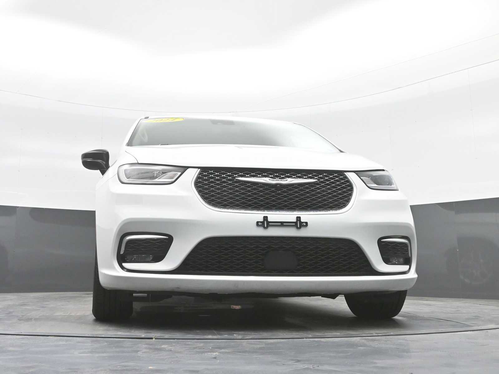 Used 2024 Chrysler Pacifica Touring-L image 19