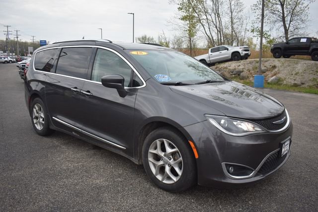 Used 2018 Chrysler Pacifica Touring-L Plus w/ Tire & Wheel Group FWD image 1