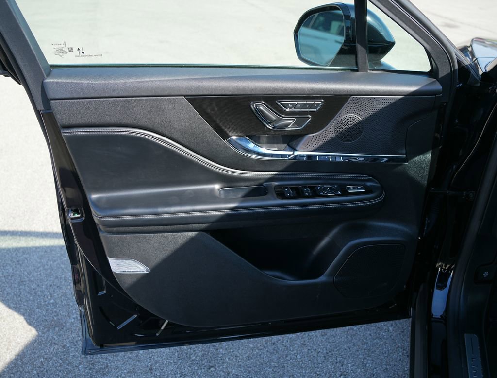 Used 2023 Lincoln Corsair AWD w/ Equipment Group 101A image 19