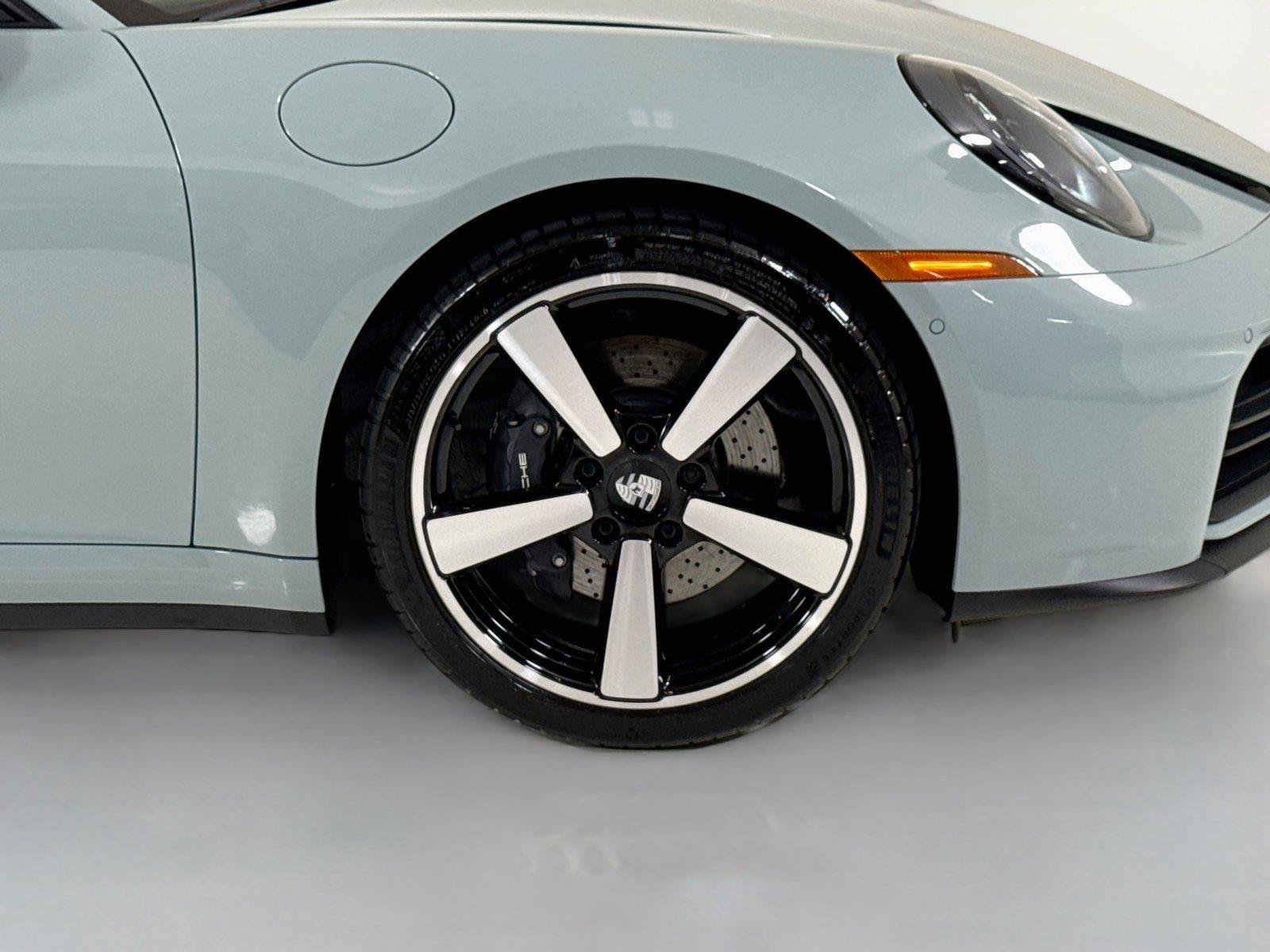 Used 2025 Porsche 911 Carrera RWD image 36