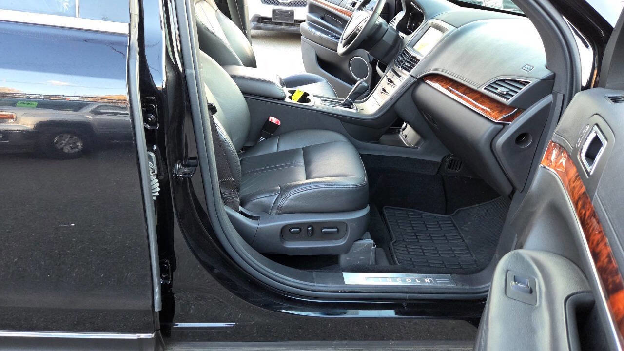 Used 2019 Lincoln MKT AWD image 40