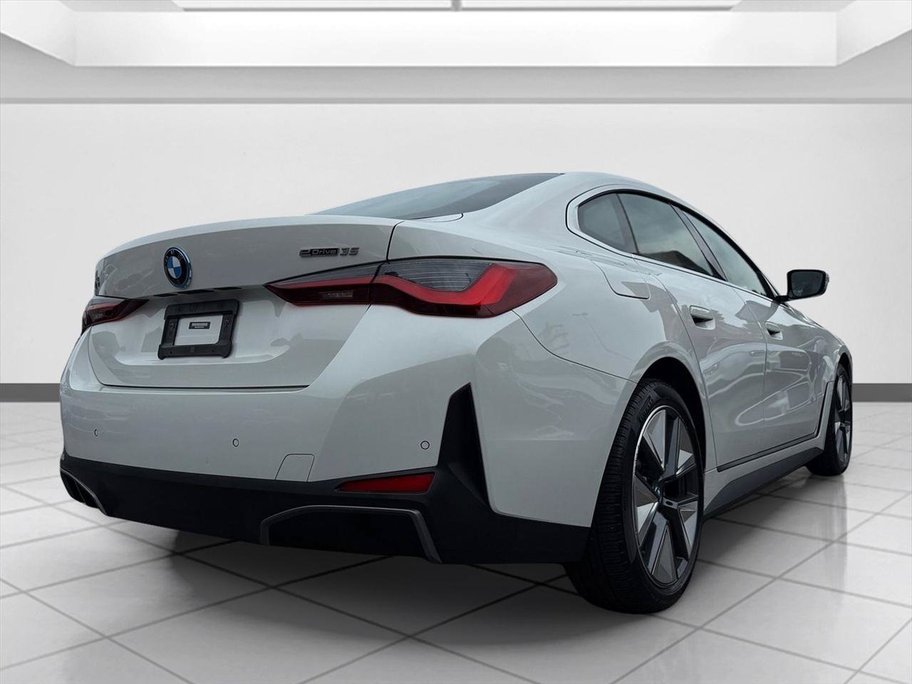Used 2023 BMW i4 eDrive35 w/ Premium Package RWD image 5