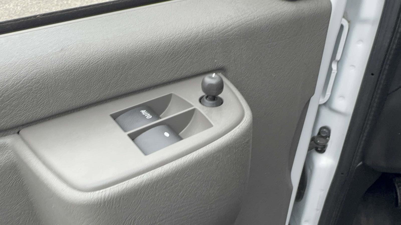 Used 2024 GMC Savana 2500 w/ Driver Convenience Package image 17