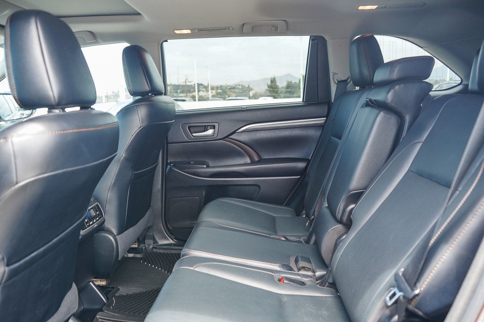 Certified 2017 Toyota Highlander Limited w/ Carpet Mat Package AWD/4WD image 19