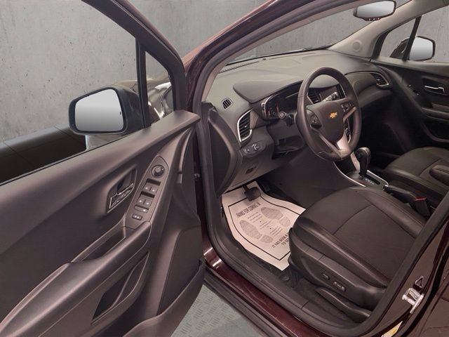Used 2022 Chevrolet Trax LT w/ LT Convenience Package AWD/4WD image 19