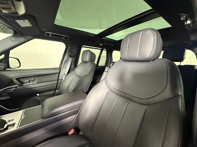 Used 2025 Land Rover Range Rover SE AWD/4WD image 6