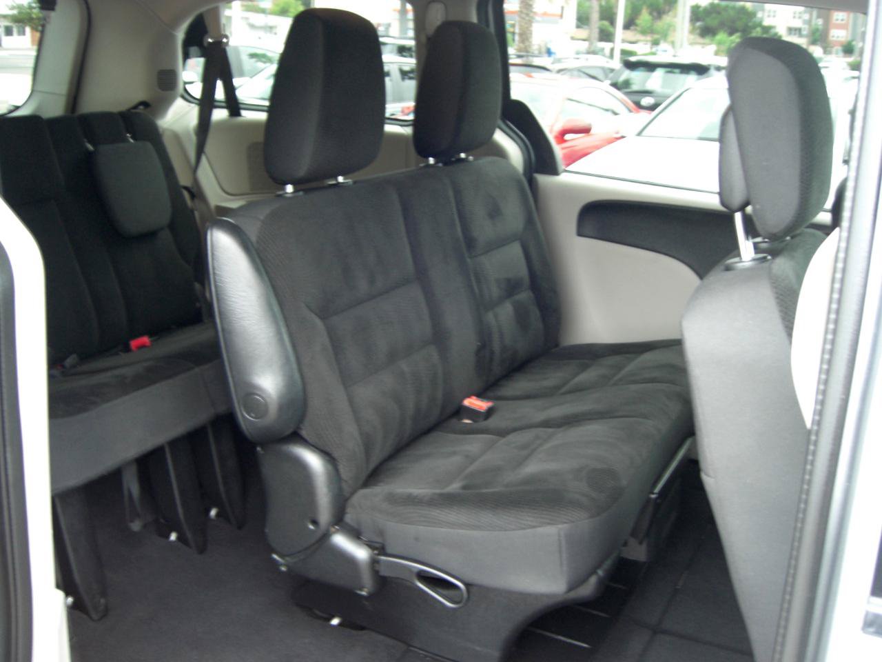 Used 2019 Dodge Grand Caravan SE FWD image 12