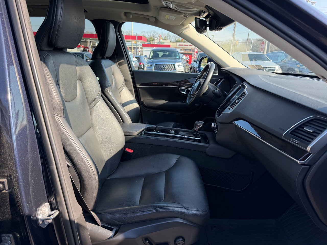 Used 2019 Volvo XC90 T6 Momentum w/ Protection Package Premier image 25