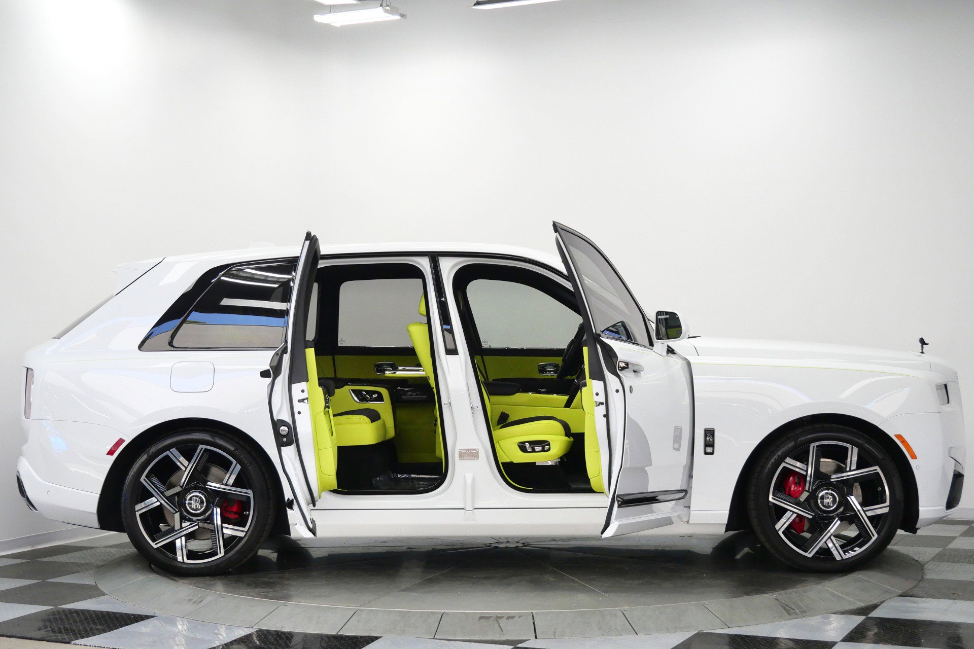 Used 2025 Rolls-Royce Cullinan Black Badge AWD/4WD image 27