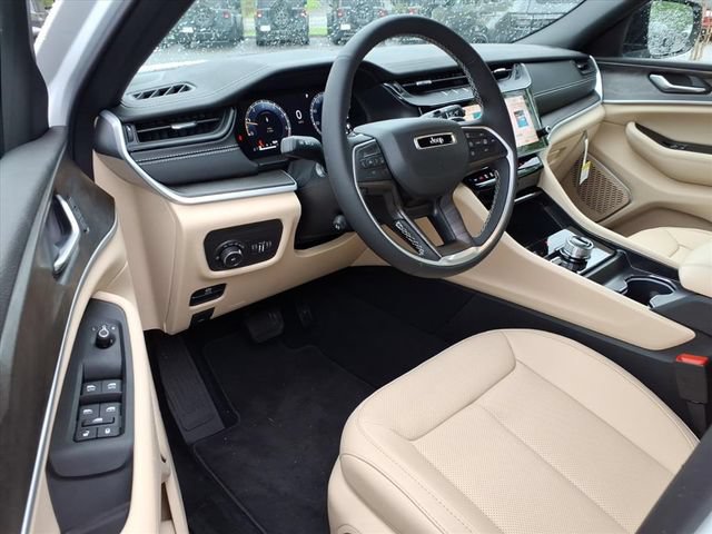 New 2026 Jeep Grand Cherokee L Limited w/ Luxury Tech Group II AWD/4WD image 15
