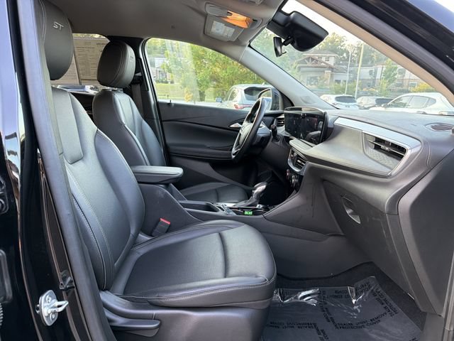 Used 2024 Buick Encore GX Sport Touring FWD image 17