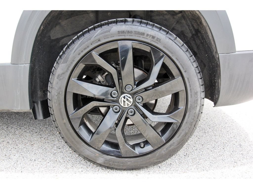 Used 2024 Volkswagen Taos SE w/ Panoramic Sunroof Package FWD image 36