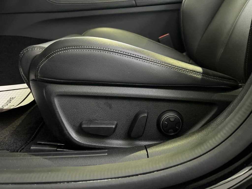 Used 2025 Genesis G70 2.5T image 51