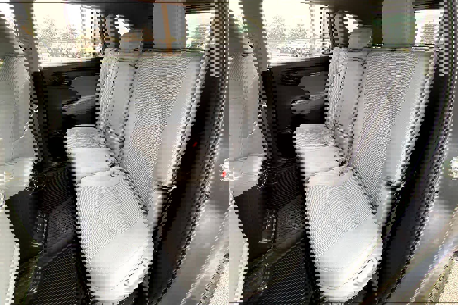 Used 2023 Toyota Highlander LE image 19