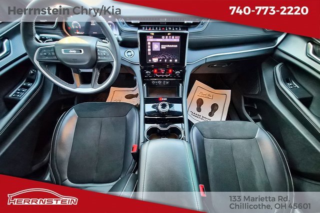 Used 2023 Jeep Grand Cherokee Altitude image 13