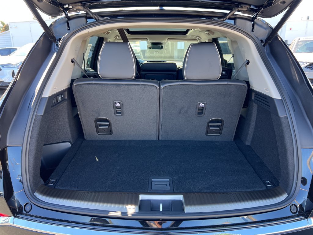 Certified 2026 Acura MDX w/ Advance Package AWD/4WD image 32