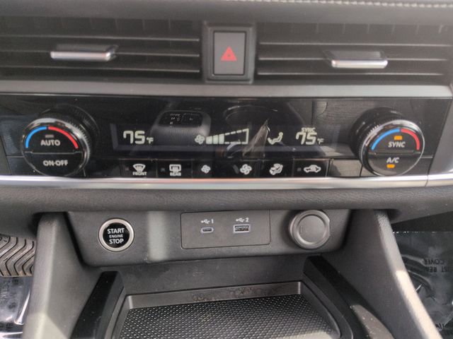 Used 2023 Nissan Rogue SV image 17