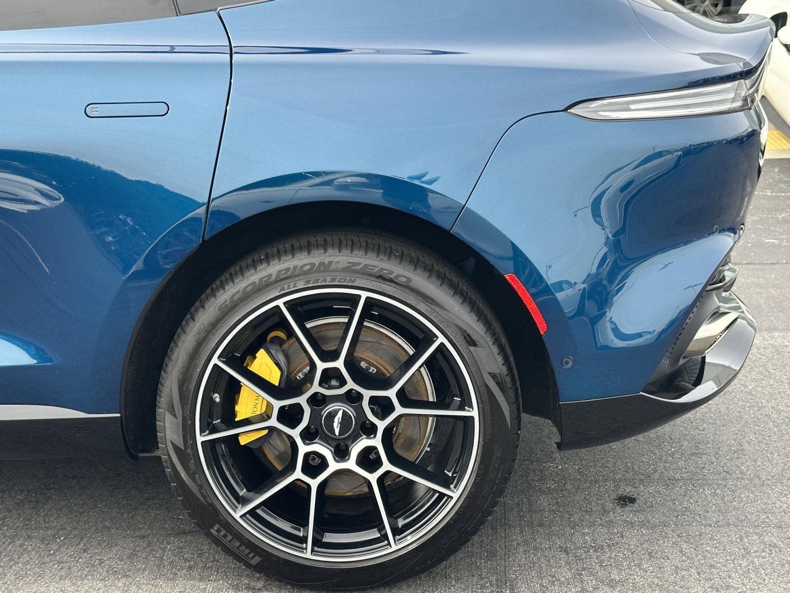 Used 2021 Aston Martin DBX AWD/4WD image 43