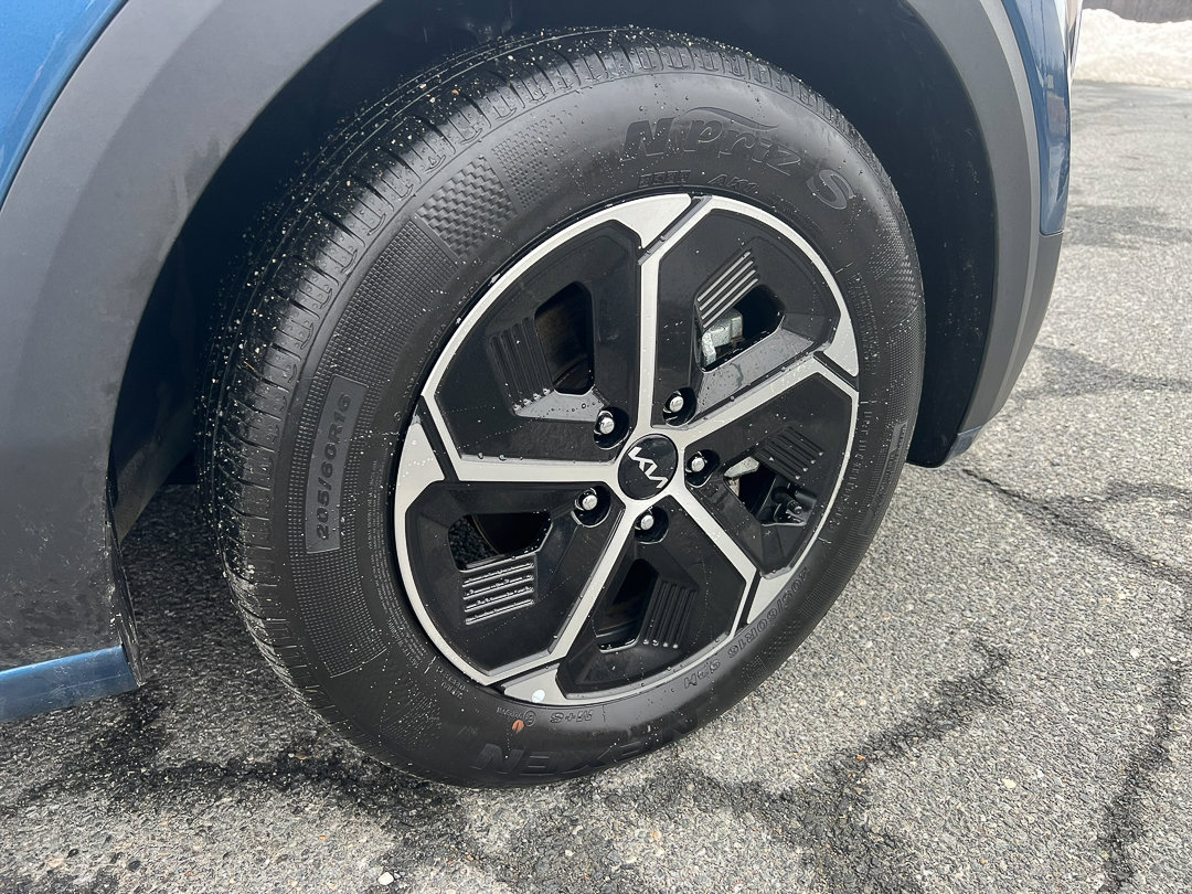 Used 2024 Kia Niro EX w/ EX Cold Weather Package image 9