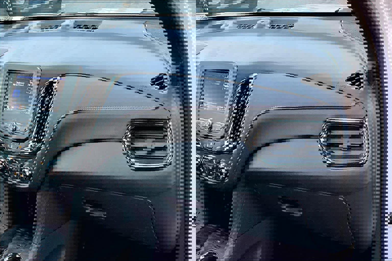 Used 2023 Chevrolet Equinox RS image 19