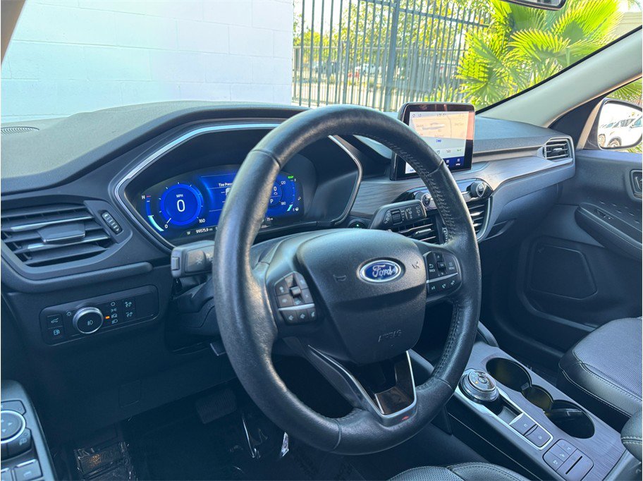 Used 2020 Ford Escape Titanium image 23