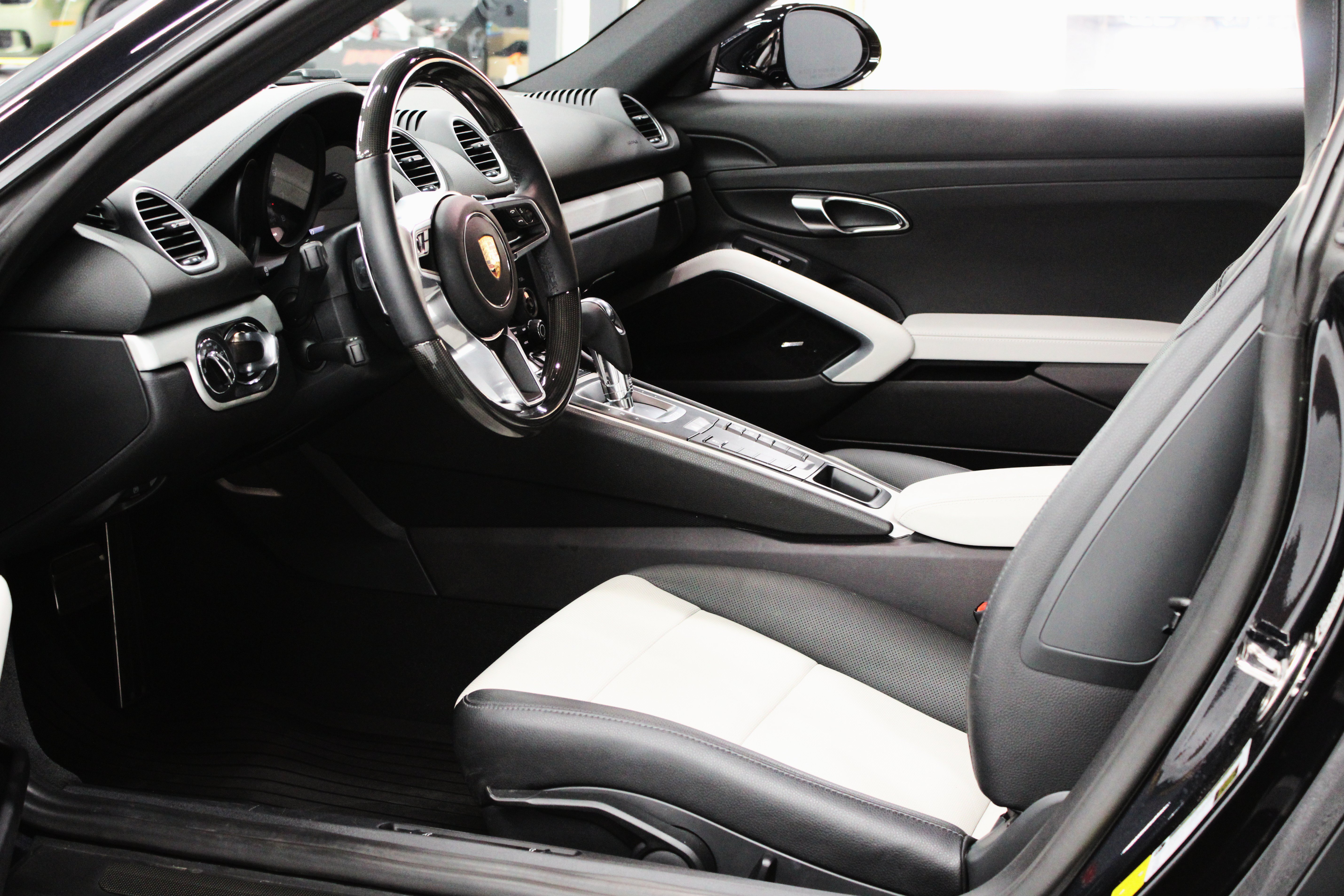 Used 2025 Porsche 718 Cayman S w/ Sportdesign Package RWD image 3
