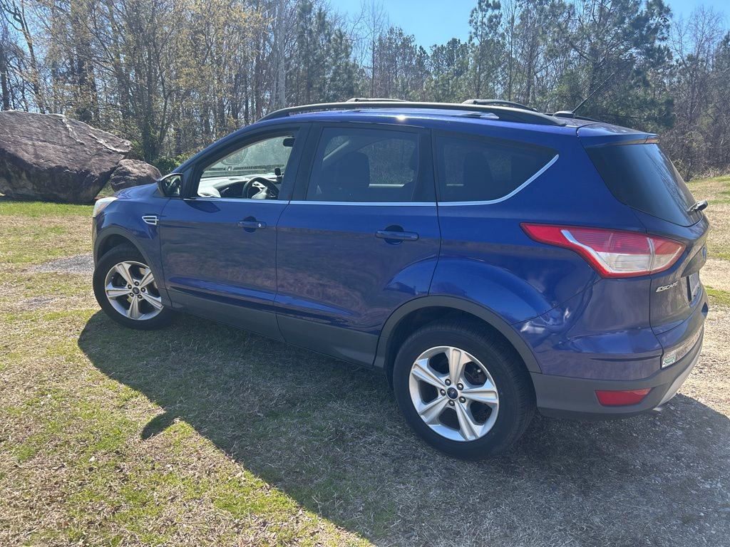 Used 2015 Ford Escape SE w/ Equipment Group 201A image 4
