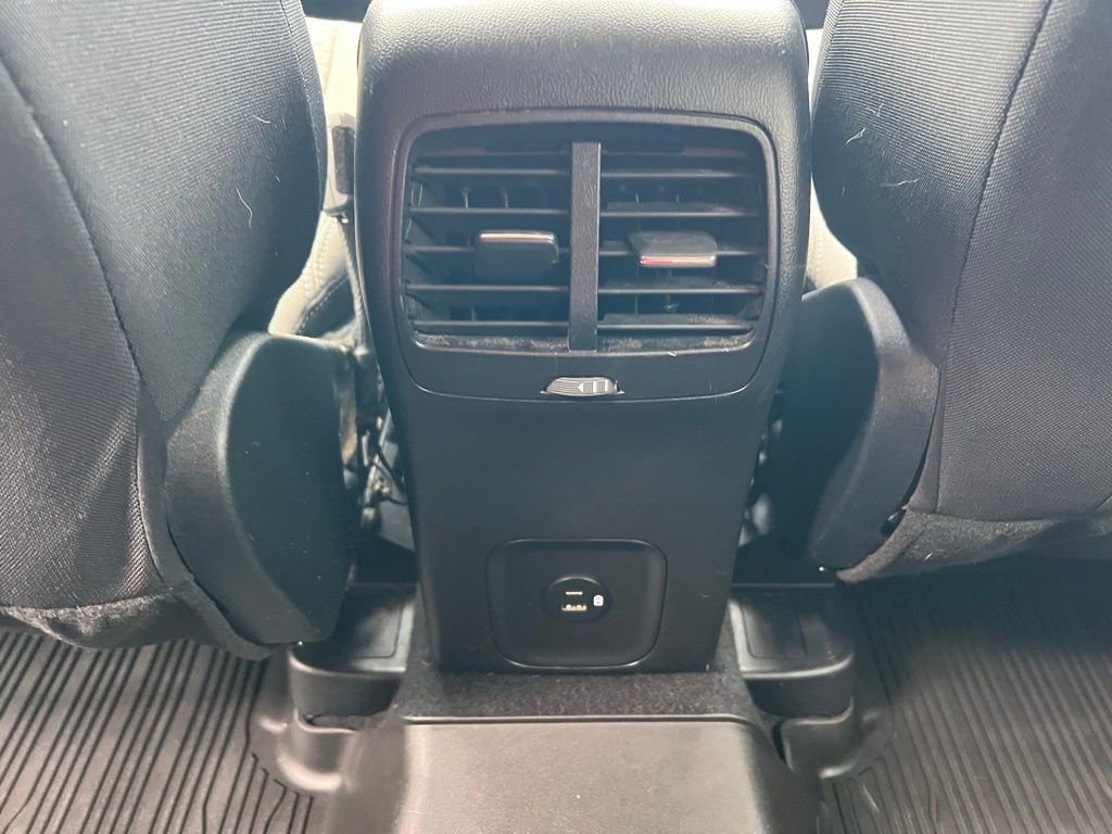 Used 2020 Ford Escape SE image 18