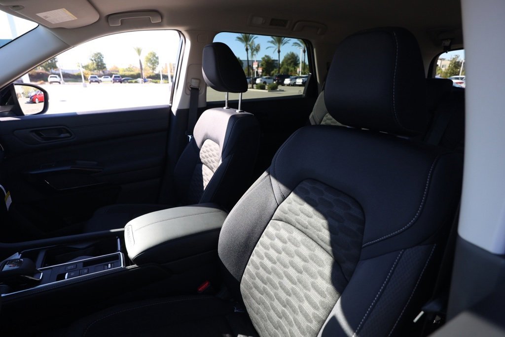 New 2025 Nissan Pathfinder SV w/ Cargo Package image 15