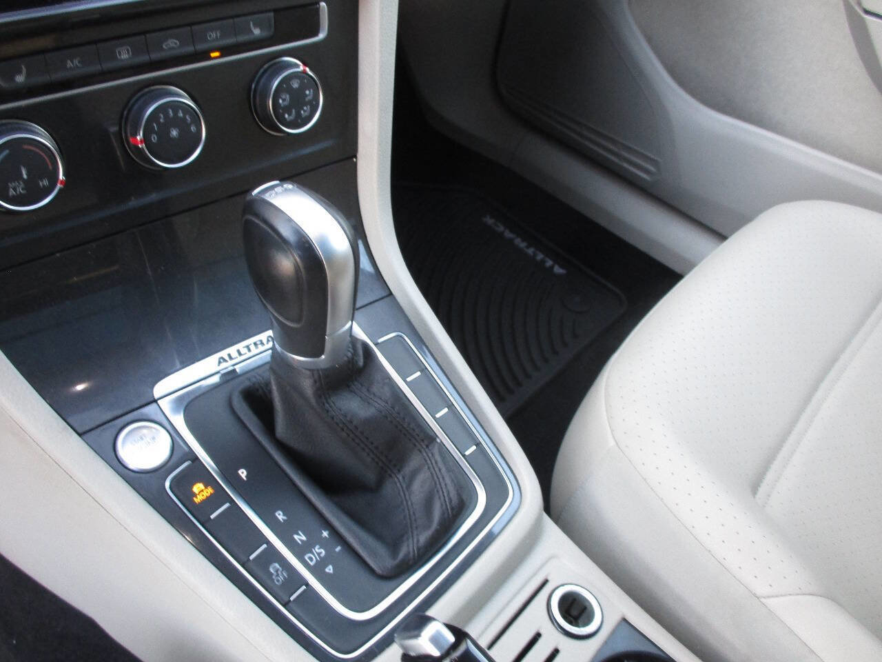 Used 2018 Volkswagen Golf Alltrack SE image 30