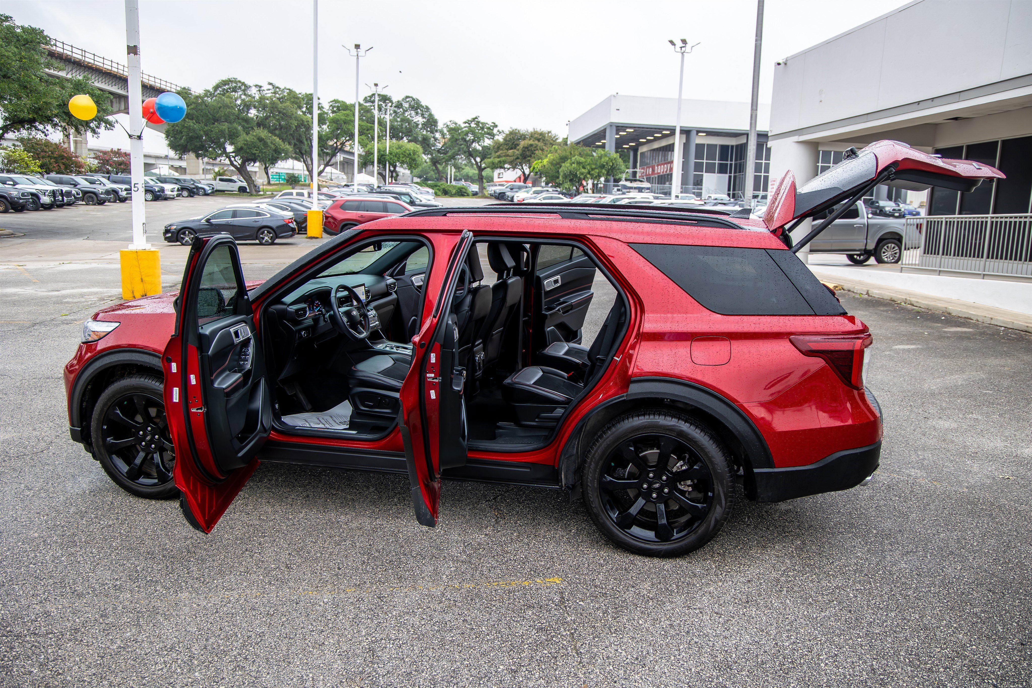 Used 2024 Ford Explorer ST-Line w/ Class IV Trailer Tow Package RWD image 12