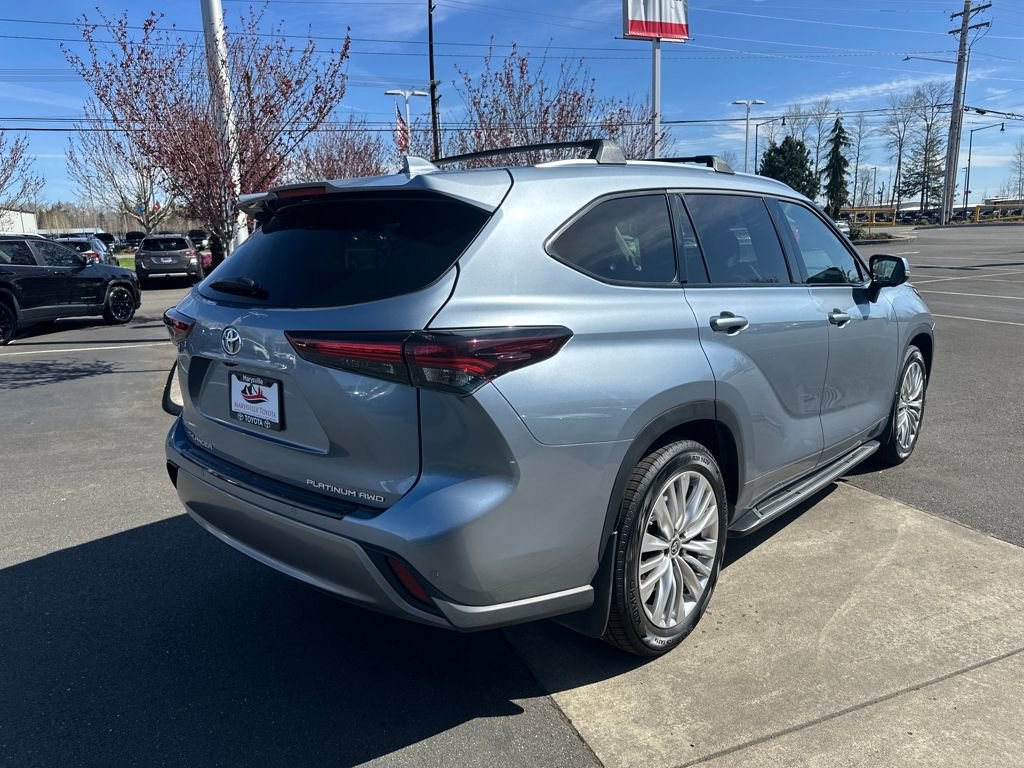 Used 2024 Toyota Highlander Platinum AWD/4WD image 5