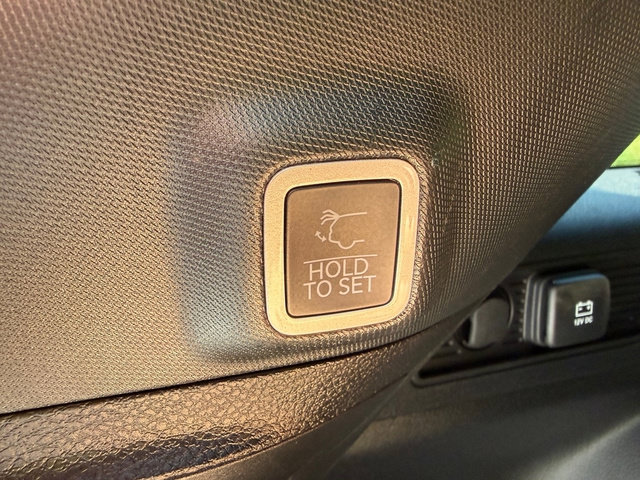 Used 2025 Jeep Grand Cherokee Altitude AWD/4WD image 16