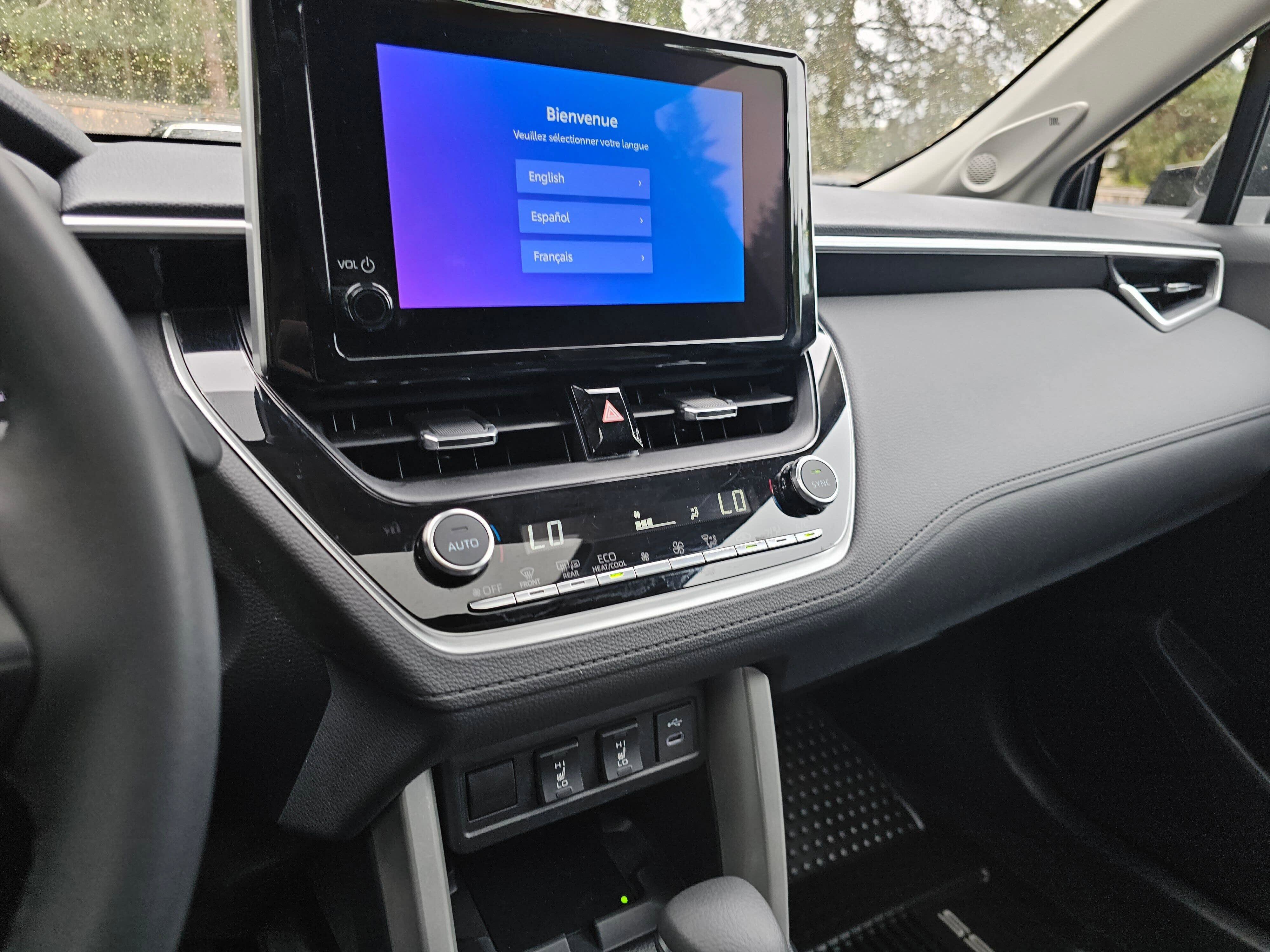 Used 2025 Toyota Corolla Cross XLE w/ Convenience Package image 27