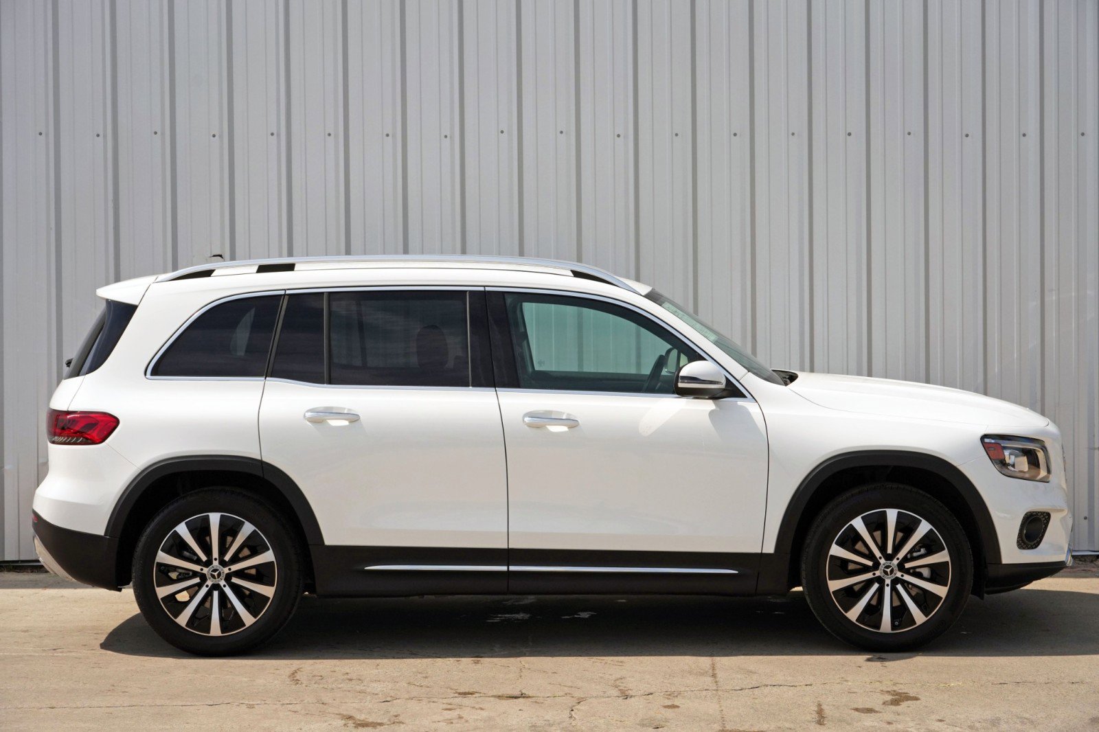Used 2022 Mercedes-Benz GLB 250 w/ Premium Package Lite image 53