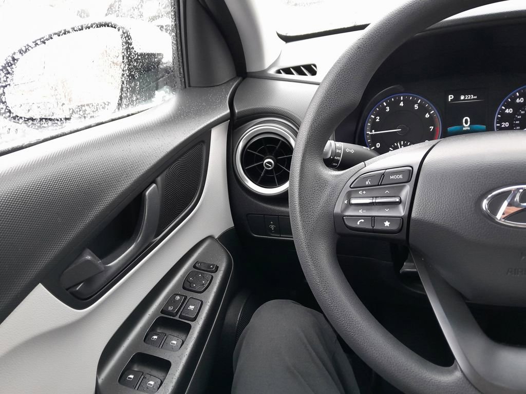 Used 2022 Hyundai Kona SE image 15