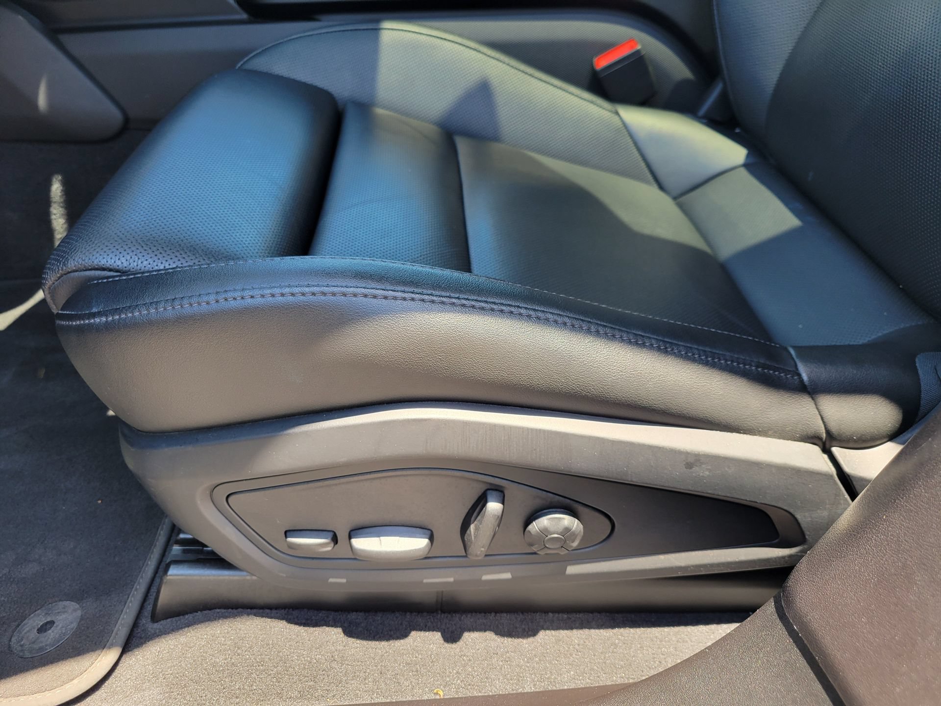 Used 2022 Porsche Taycan RWD image 25