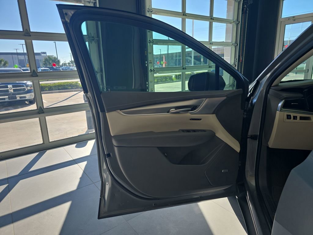 Used 2023 Cadillac XT5 Premium Luxury image 14