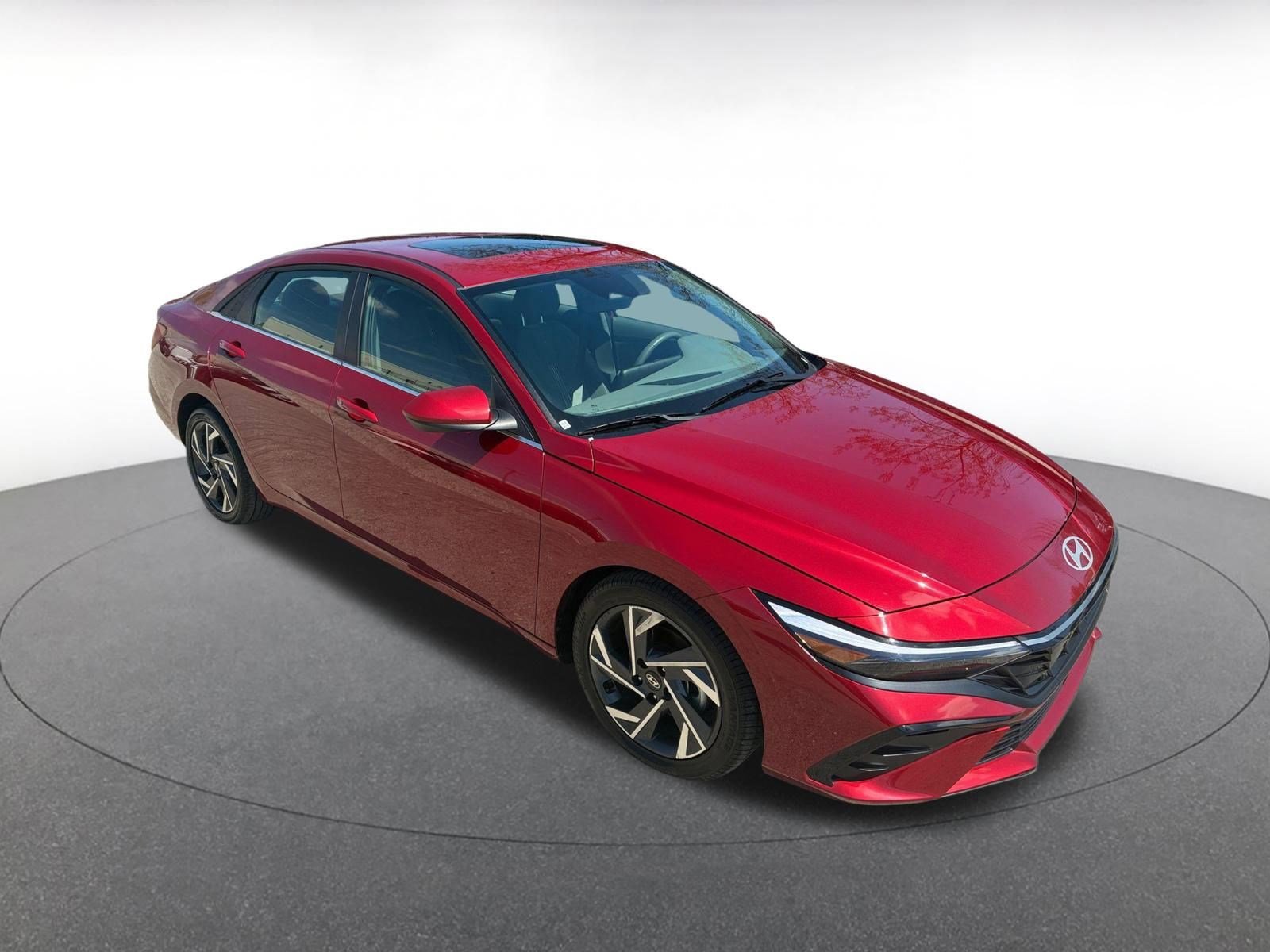 Used 2025 Hyundai Elantra SEL image 1