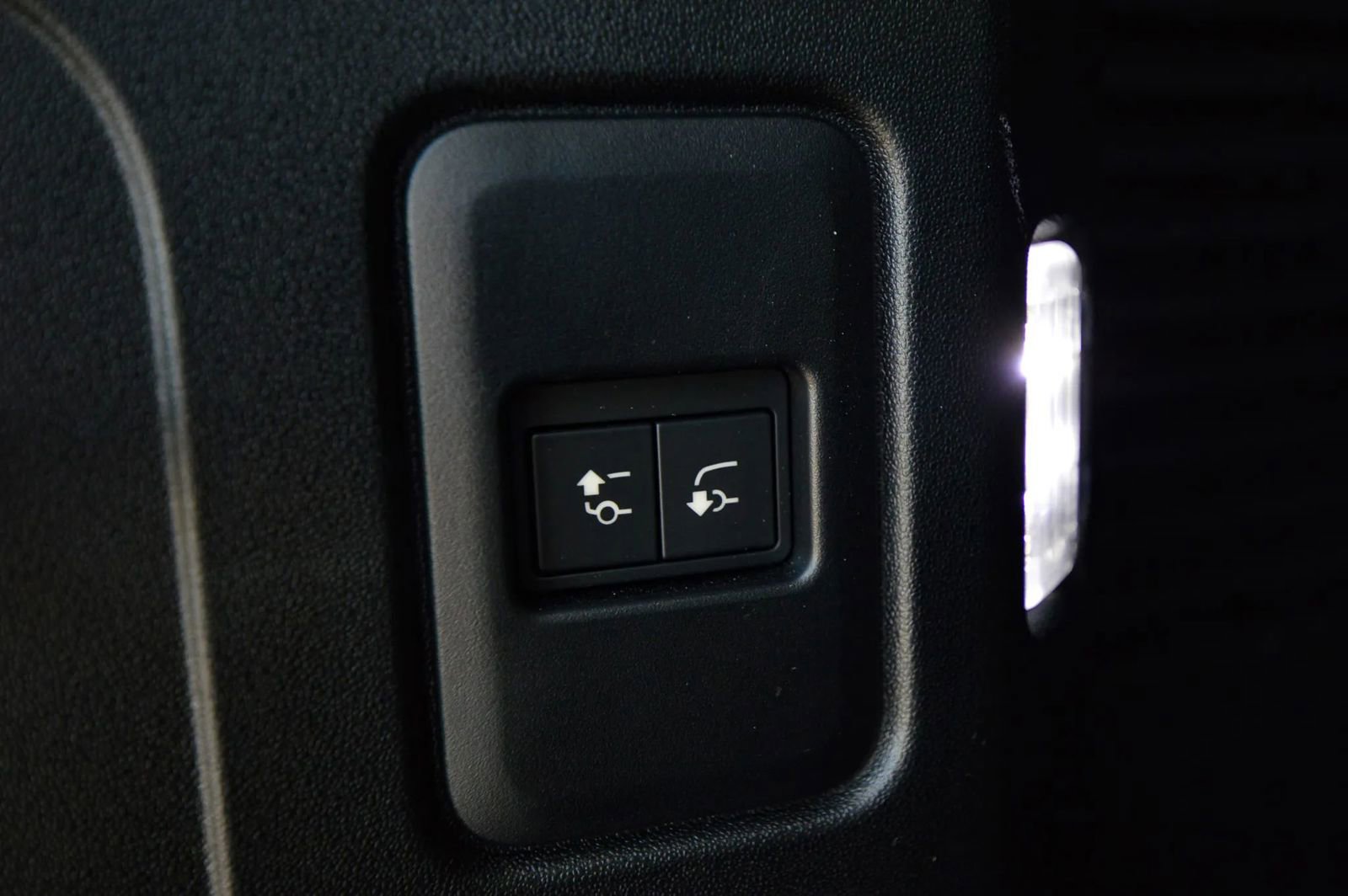 Used 2025 Land Rover Defender 130 V8 image 68