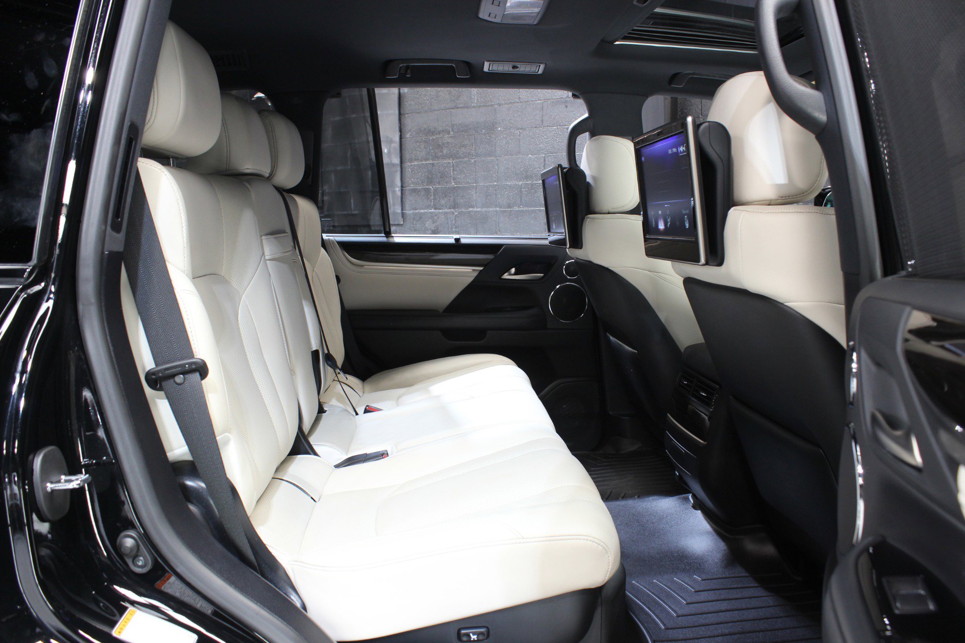 Used 2019 Lexus LX 570 Three-Row Inspiration Series w w/ Inspiration Series image 44