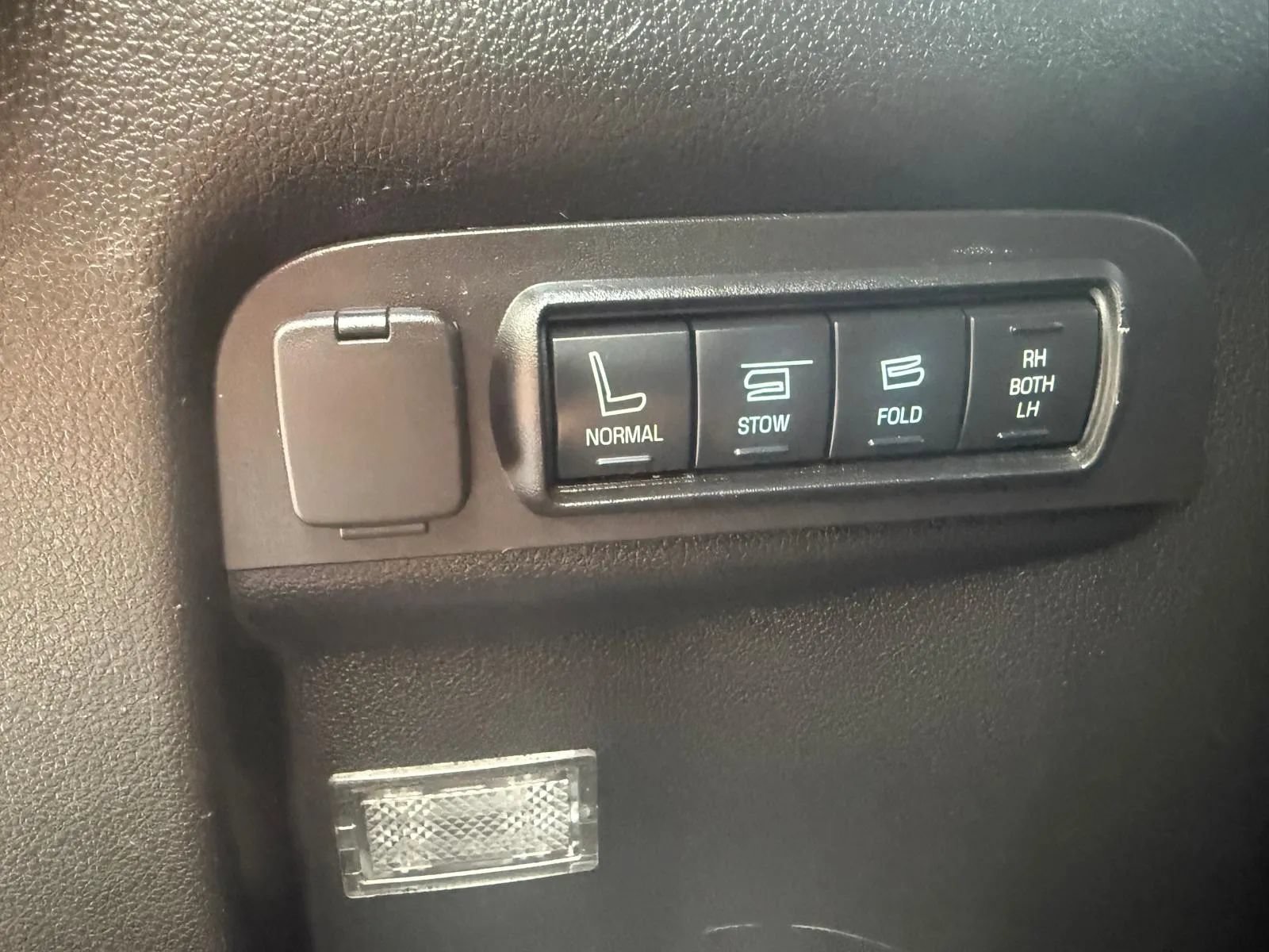 Used 2016 Ford Explorer Platinum AWD/4WD image 23