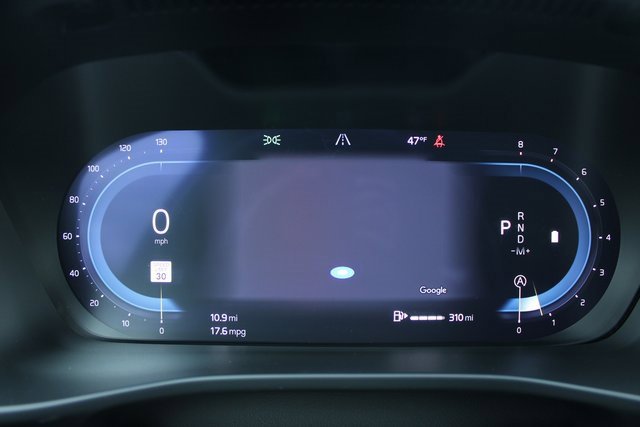 Used 2025 Volvo XC40 B5 Plus image 28