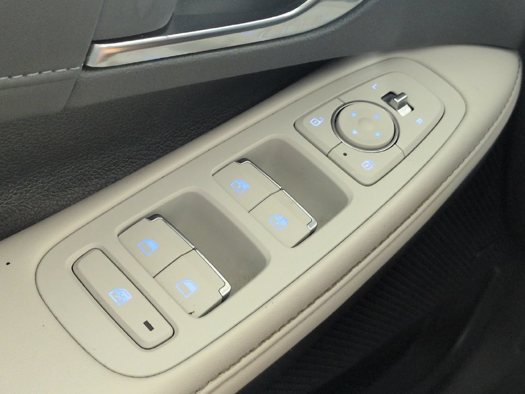 Used 2023 Hyundai Sonata Limited w/ Preferred Accessory Package FWD image 39